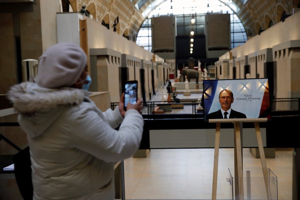 Valéry Giscard d&#39;Estaing měl skromný pohřeb, jak si sám přál.