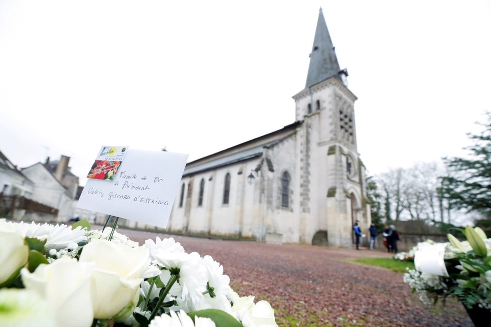 Valéry Giscard d&#39;Estaing měl skromný pohřeb, jak si sám přál.