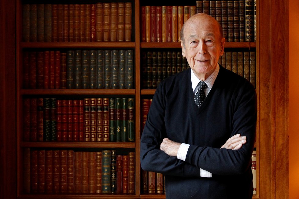 Zemřel bývalý francouzský prezident Valéry Giscard d&#39;Estaing, bylo mu 94 let.