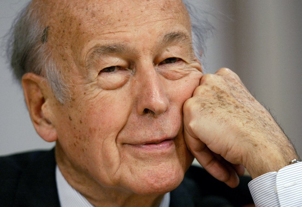 Zemřel bývalý francouzský prezident Valéry Giscard d&#39;Estaing, bylo mu 94 let.