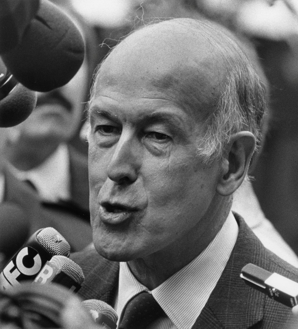 Zemřel bývalý francouzský prezident Valéry Giscard d&#39;Estaing, bylo mu 94 let.