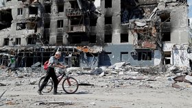 Válka na Ukrajině: Mariupol je posetý sutí. Záchranáři místy stále nachází mrtvé (29.4.2022)