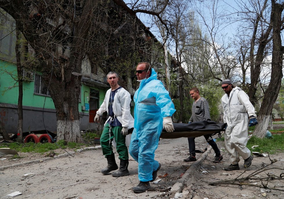 Válka na Ukrajině: Mariupol je posetý sutí. Záchranáři místy stále nachází mrtvé (29.4.2022)