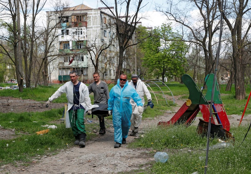 Válka na Ukrajině: Mariupol je posetý sutí. Záchranáři místy stále nachází mrtvé (29.4.2022)