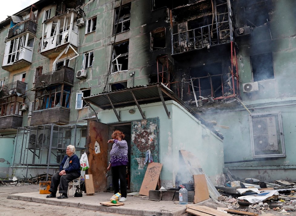 Válka na Ukrajině: Mariupol je posetý sutí. Záchranáři místy stále nachází mrtvé. (29.4.2022)