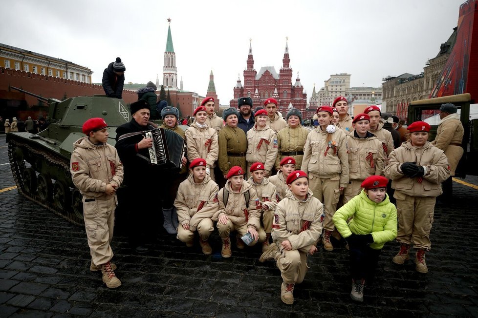Rusové chtějí poslat do války na Ukrajině malé děti.