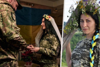 Ukrajinská královna krásy vyměnila korunku za pušku: Na bojovém poli se vdala!