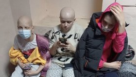 V ostřelovaném Charkově se léčí děti s rakovinou.