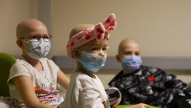 Malé pacienty s onkologickým onemocněním převážejí specializované vlaky především do Polska.