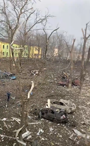 Rusové bombardovali porodnici v Mariupolu!