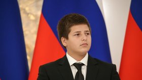 Čečenský řezník Kadyrov nešetří ani svého synka: Hocha (14) vzal s sebou do války na Ukrajině!