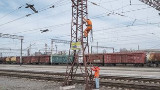 Rusové blokují moře a ničí sklizeň. Ukrajinské obilí našlo náhradní cestu, plní i české koleje