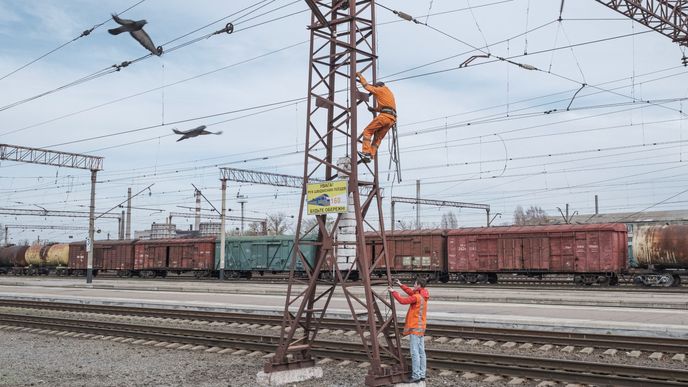 Nádraží v ukrajinském Kramatorsku. Z Ukrajiny proudí zboží po železnici na západ. Důvodem je blokáda přístavů a obavy z toho, že Rusové zničí infrastrukturu a sila s obilím.