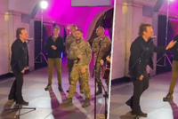 Slavná skupina U2 nečekaně vystoupila v kyjevském metru! Pozval je sám prezident Zelenskyj