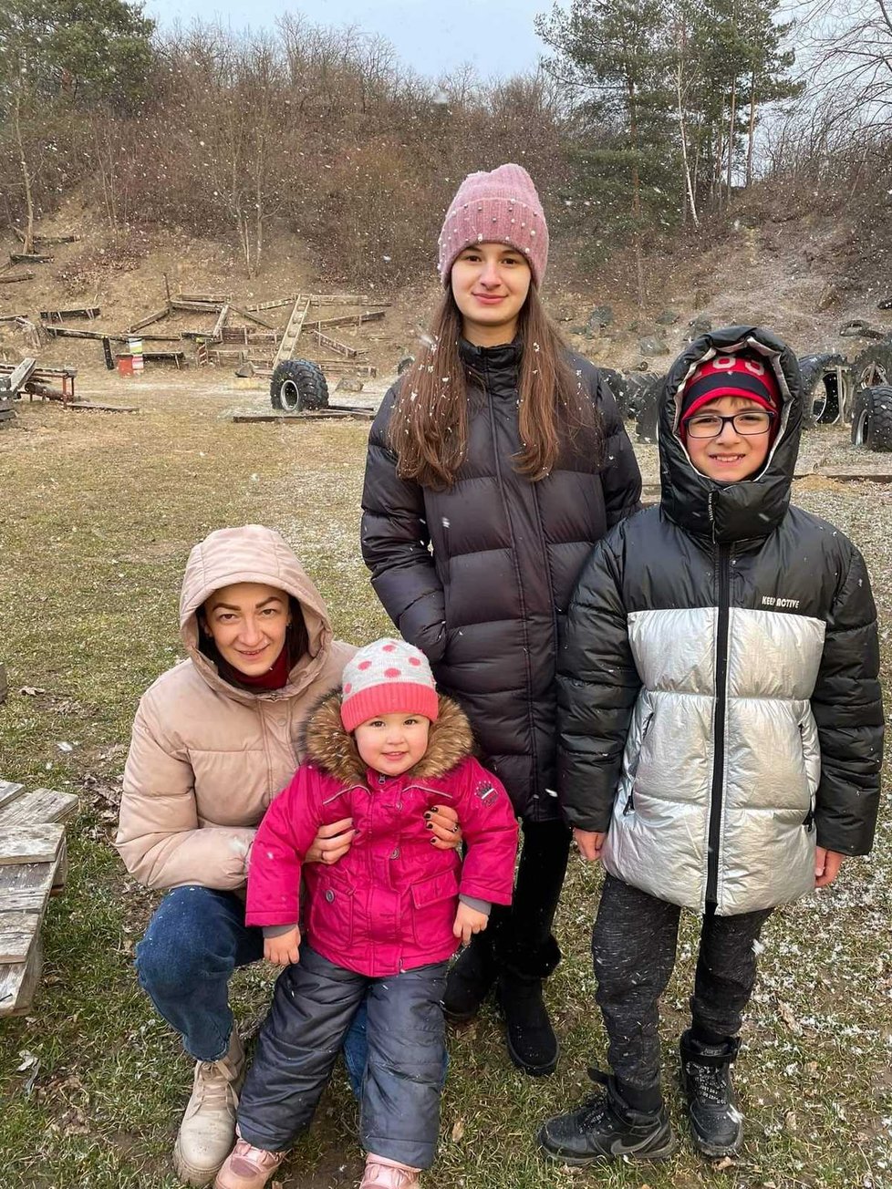 Kristinka s dcerou Adélkou a Nastěnka s Pavlíkem už jsou v bezpečí v jihomoravském Kyjově.