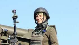 Ukrajinka Ljubova Plaksyuková vede na Ukrajině dělostřeleckou jednotku.