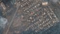 Satelitní snímky společnosti Maxar ukazují rozsah následků bombardování Mariupolu, který je v obležení ruských jednotek