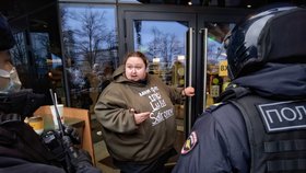 V Rusku zavřely všechny pobočky McDonalds: Šílený protest milovníka hamburgerů v Moskvě