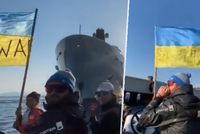 Oligarchova superjachta zakotvila: Abramovičovu loď blokovali Ukrajinci
