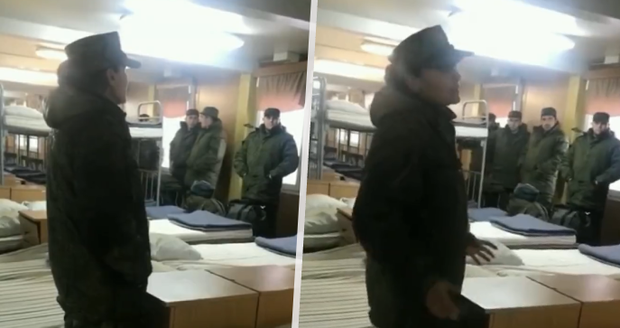 Na frontu s dámskými vložkami, tampóny a vlastními škrtidly: Ruští rekruti dostali bizarní výčet potřebných věcí