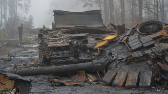 Smrtonosná past. Ukrajinci již zničili stovky ruských tanků. Problém je skladování munice