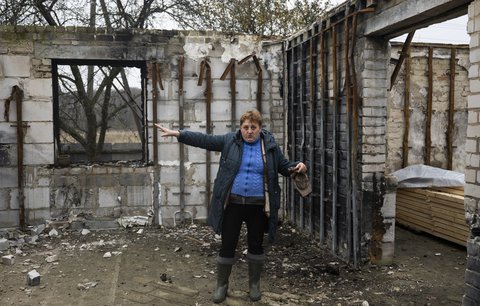 Lidé z Černihivu si prošli peklem: Neměli klid živí ani mrtví. Rusové vybombardovali i hřbitov
