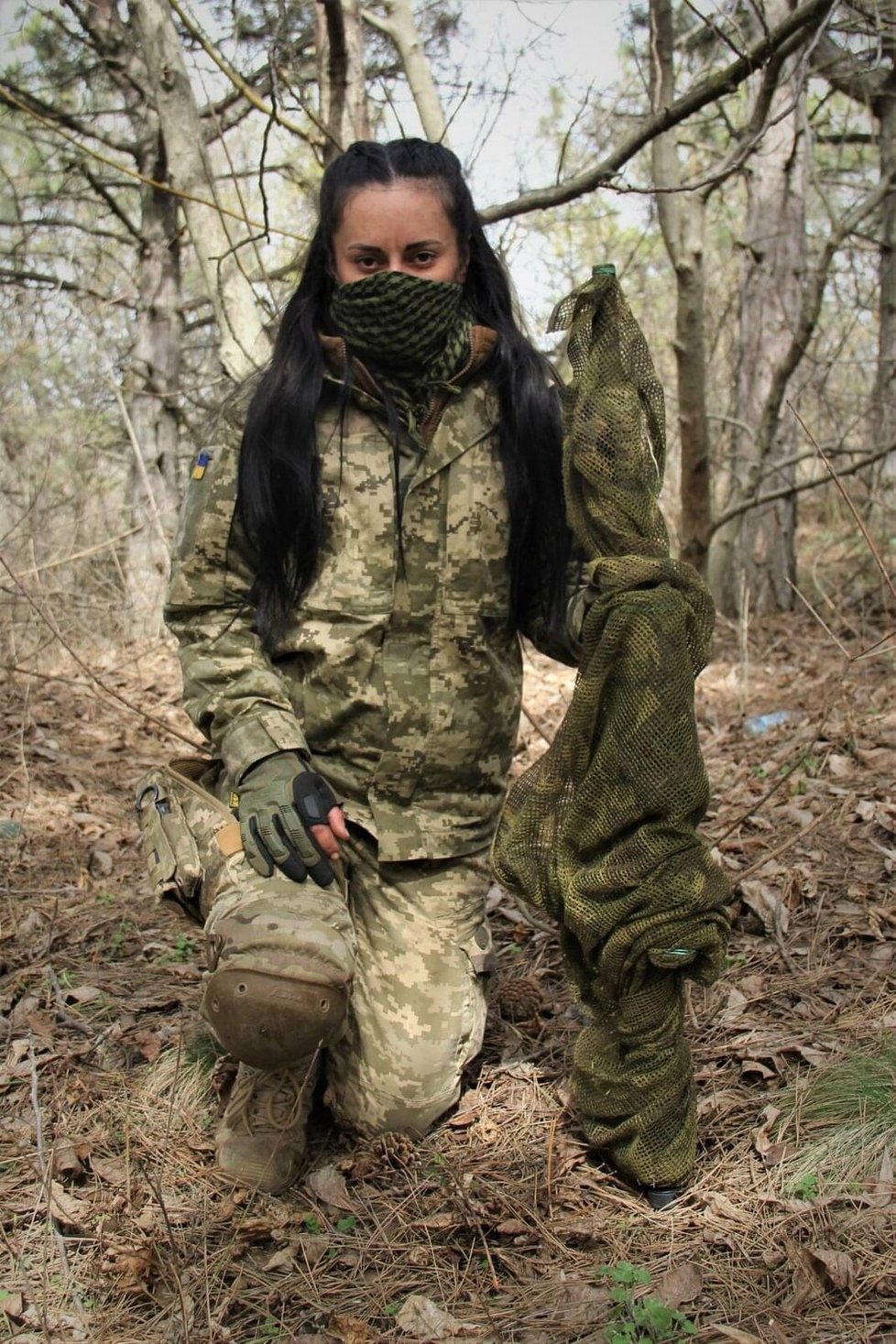 Bojů na Ukrajině se účastní i sympatická vojačka.