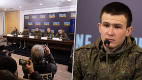 Konference plná slz a zpytování: Ruští zajatci litují invaze na Ukrajinu.