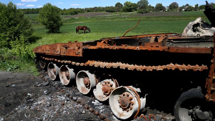 Zničený ruský tank na severovýchodě Ukrajiny