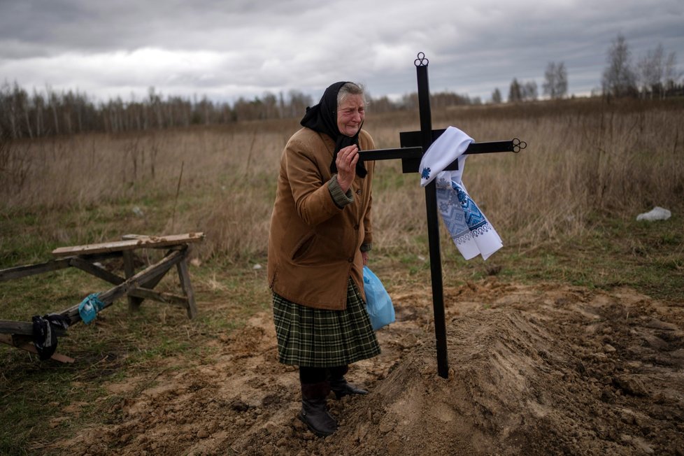 Válka na Ukrajině: Pohřeb syna (16.4.2022)