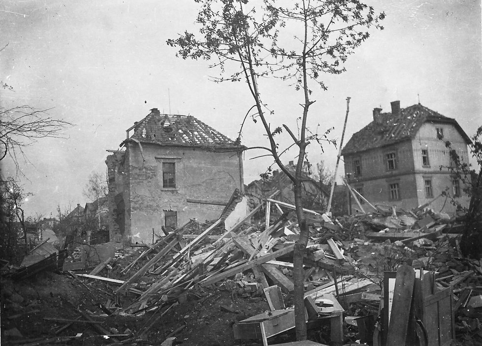 Spoušť ve čtvrti Slovany, kterou způsobily americké bombardéry.