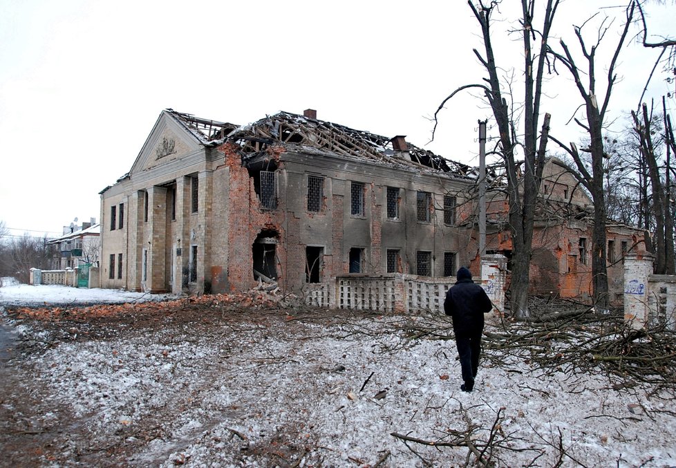 Zničená budova v Charkově.