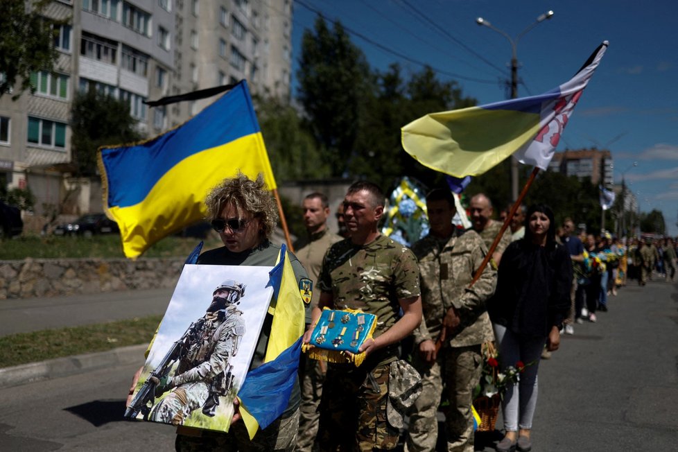Válka na Ukrajině: Pohřeb ukrajinského vojáka Abdulkarima v Kyjevě (22.7.2022)