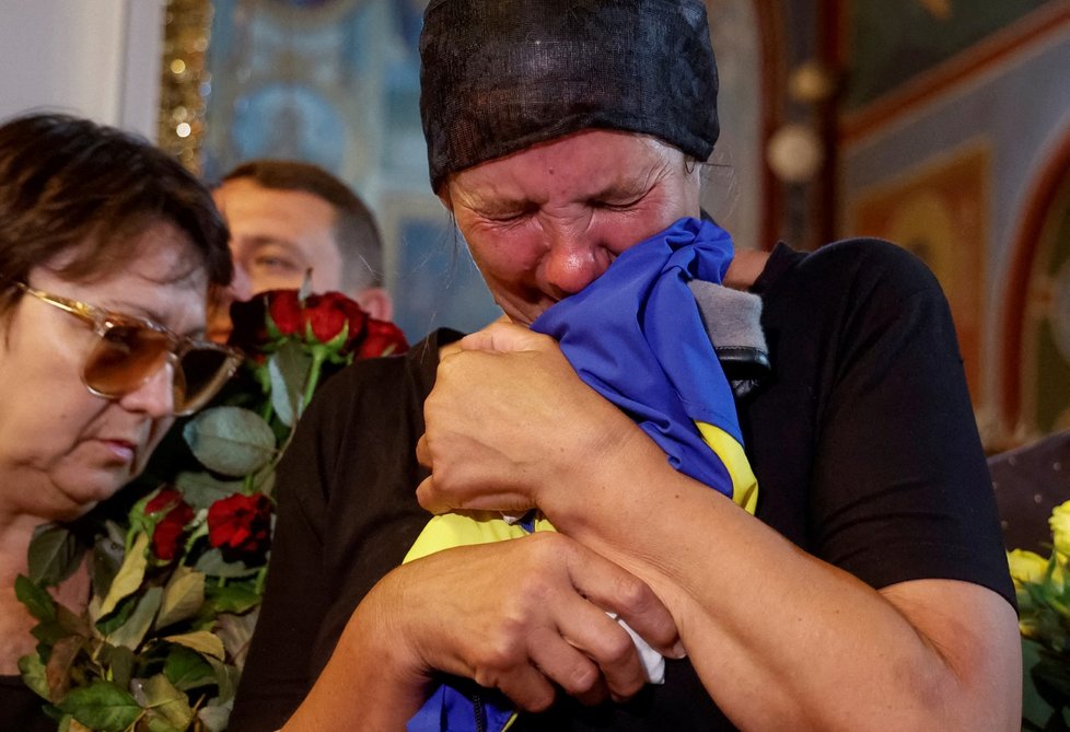 Válka na Ukrajině: Pohřeb ukrajinského vojáka Abdulkarima v Kyjevě (22.7.2022)