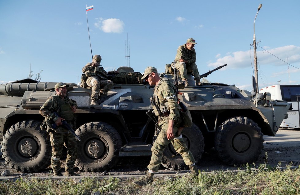 Válka na Ukrajině: Azovstal a Mariupol jsou v rukou okupantů, Rusové dohlíželi na evakuaci (17. 5. 2022).
