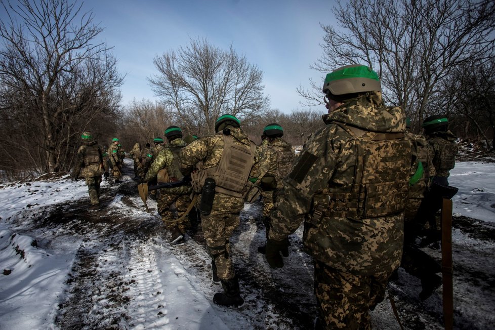 Válka na Ukrajině: Ukrajinské pozemní jednotky míří na frontu v Bachmutu (13.2.2023)