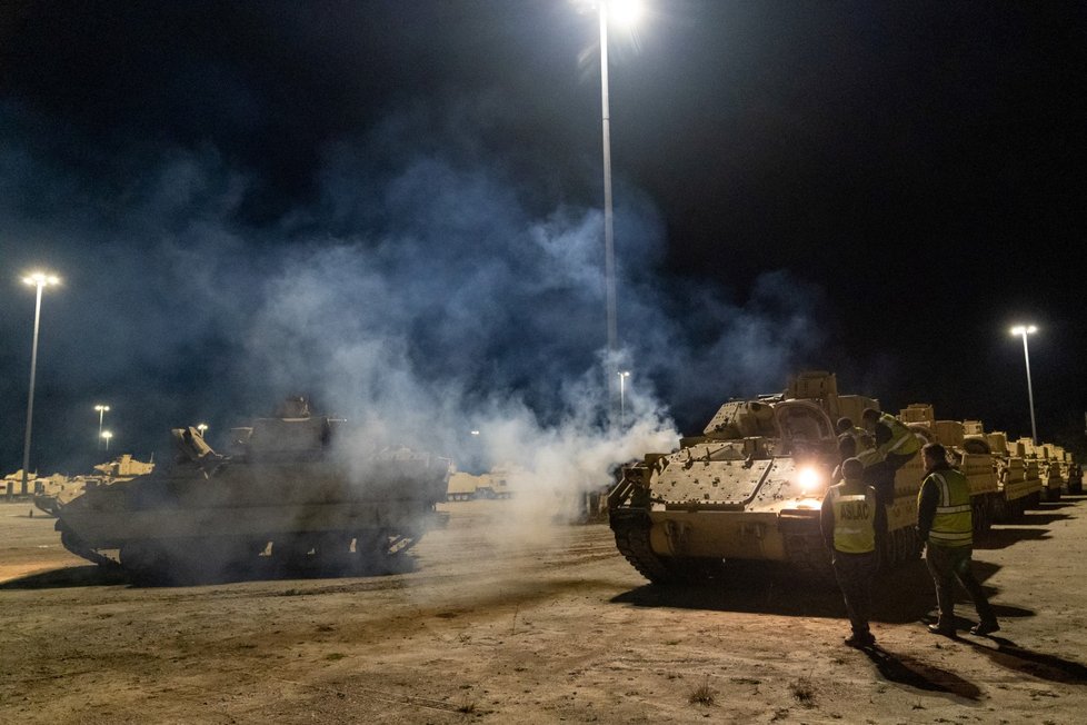 Válka na Ukrajině: Nakládání bojových vozidel Bradley v Jižní Karolíně (30.1.2023)