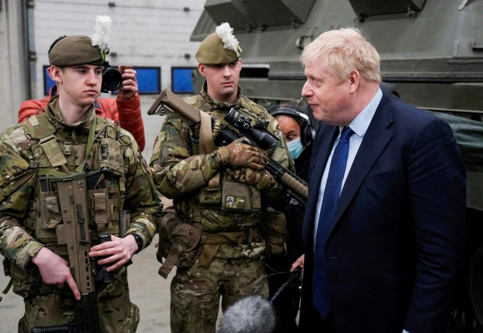 Válka na Ukrajině: Prezentace vojenských posil ve Velké Británii s premiérem Borisem Johnsonem(1.3.2022)