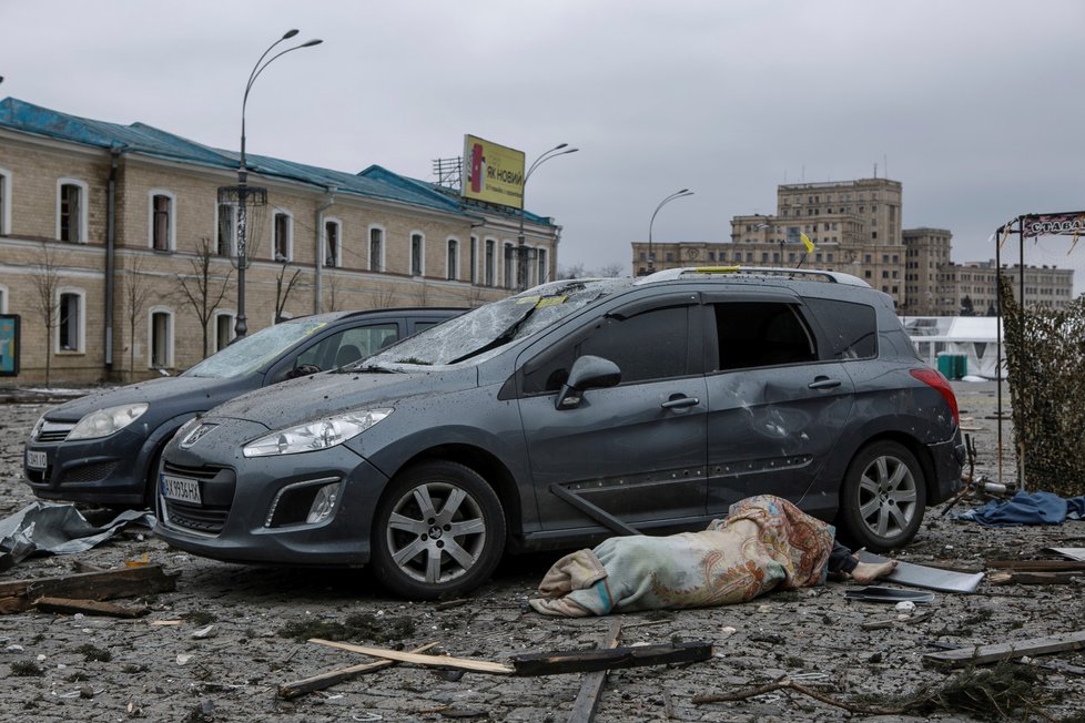 Válka na Ukrajině: Charkov se pod náporem ruských vojsk mění ve válečnou zónu plnou trosek (1. 3. 2022)