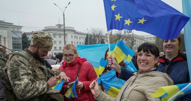 Putinovi parťáci Dugin a Solovjov zuří kvůli Chersonu. Šéf Kremlu chce kritikům vzít občanství