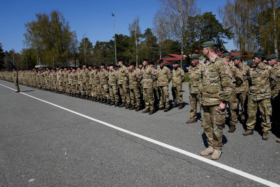 Válka na Ukrajině: Dánské jednotky v lotyšské základně (6.5.2022)