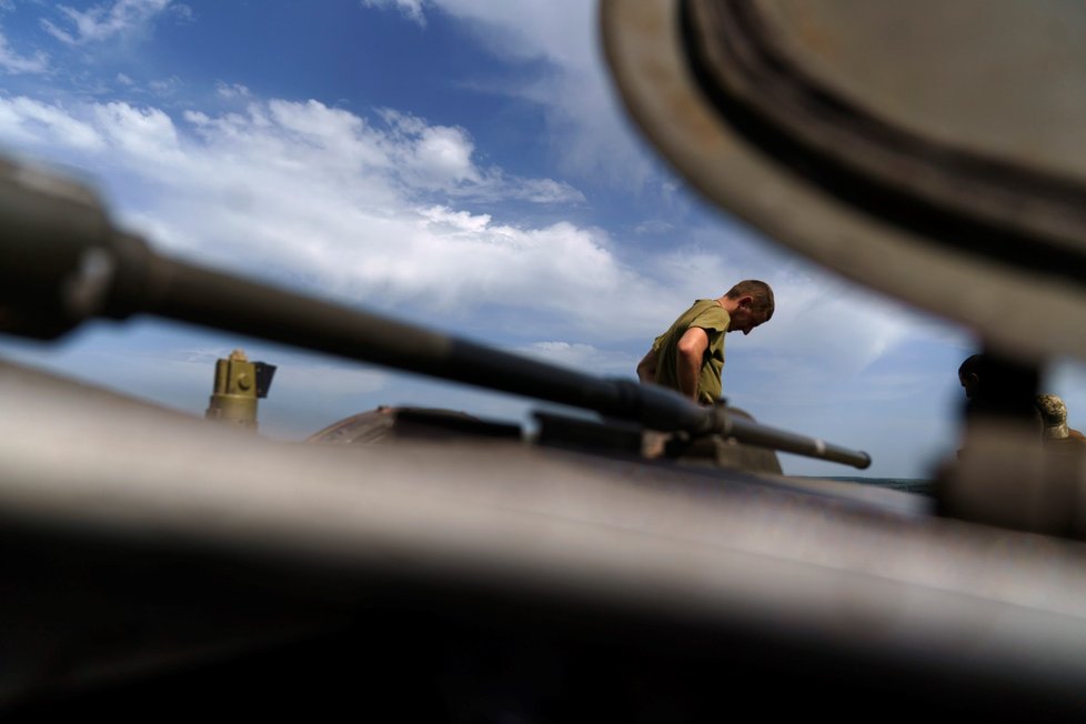 Válka na Ukrajině: Ukrajinský voják v tanku (22.8.2022)