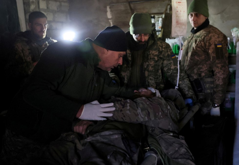 Válka na Ukrajině: Ošetřování vojáků v Doněcké oblasti (1.12.2022)
