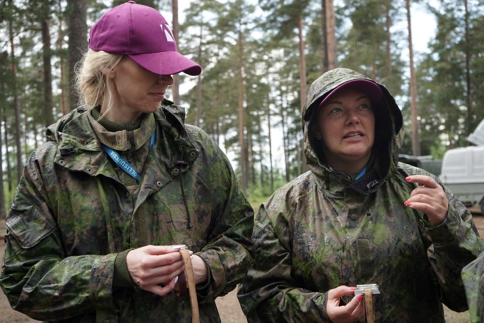 Válka na Ukrajině: Finské ženy nyní trénují v přírodě přežití (6.6.2022)