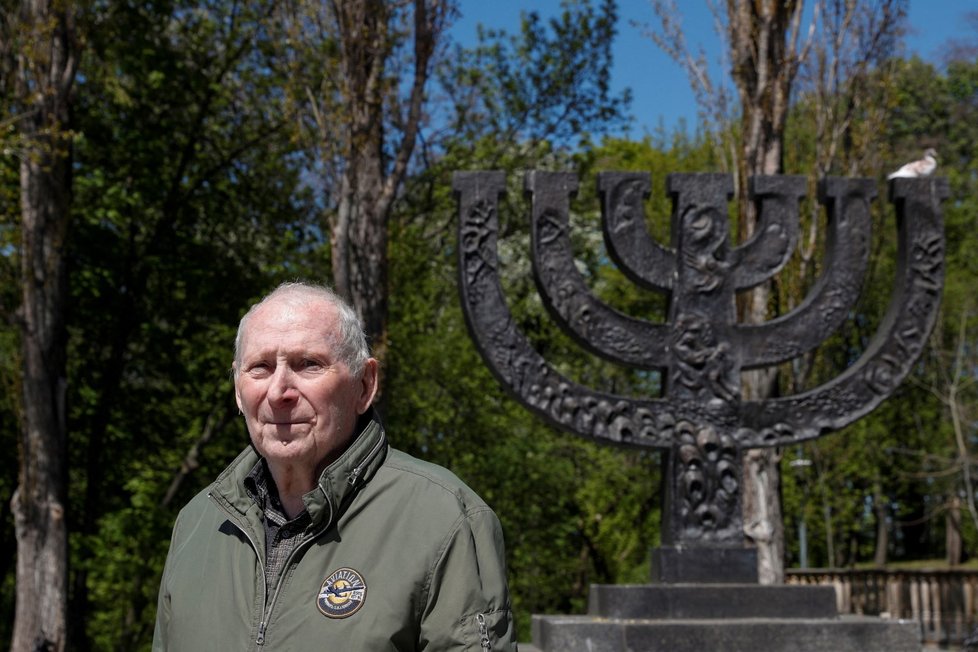 Válka na Ukrajině: Přeživší holocaustu Yuri Fuks si v Kyjevě připomíná konec války (6.5.2022)