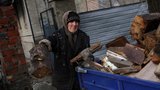 „Jsme jako krysy, které žijí pod zemí.“ Ukrajinci o životě v troskách a obavách z návratu Rusů