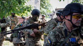 Dobrovolníci ze zahraničí pomáhají ukrajinské armádě (3. 6. 2022).