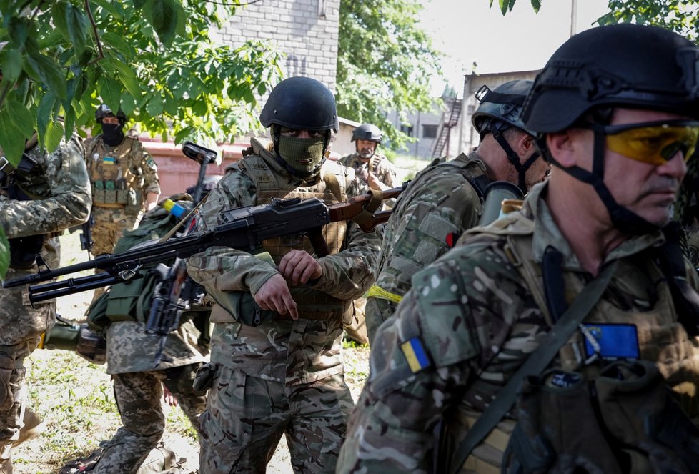 Dobrovolníci ze zahraničí pomáhají ukrajinské armádě. (3. 6. 2022)