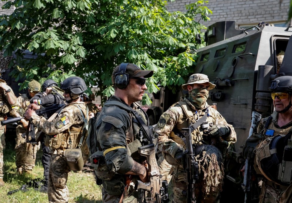 Dobrovolníci ze zahraničí pomáhají ukrajinské armádě (3. 6. 2022).