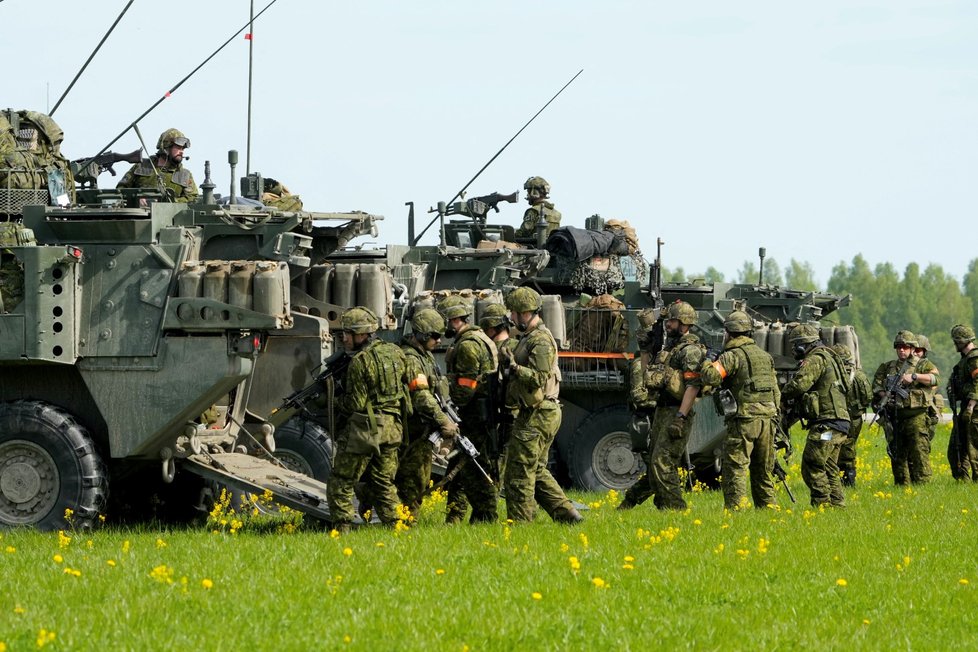 Válka na Ukrajině: Vojáci Kanady a Litvy na balkánském území (22. 5. 2022)